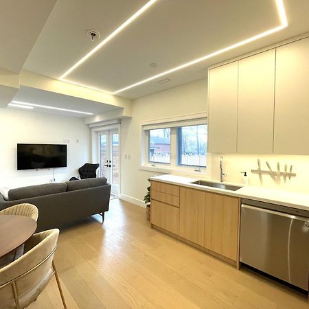 Modern Apartment Close To The Beach With Parking トロント エクステリア 写真