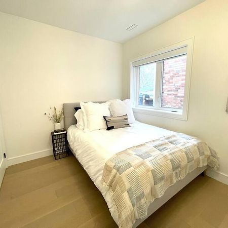 Modern Apartment Close To The Beach With Parking トロント エクステリア 写真