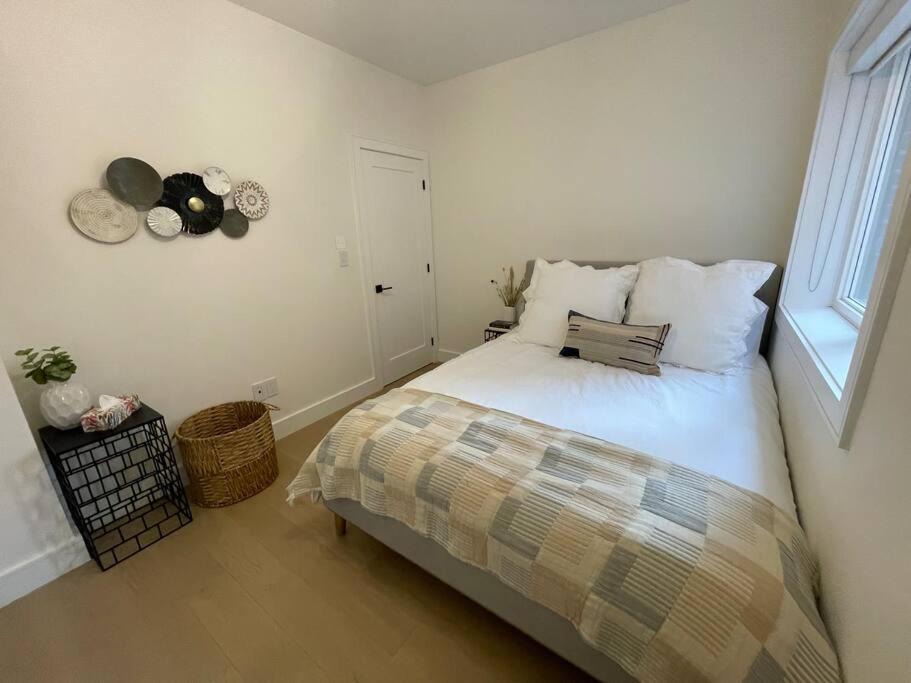 Modern Apartment Close To The Beach With Parking トロント エクステリア 写真