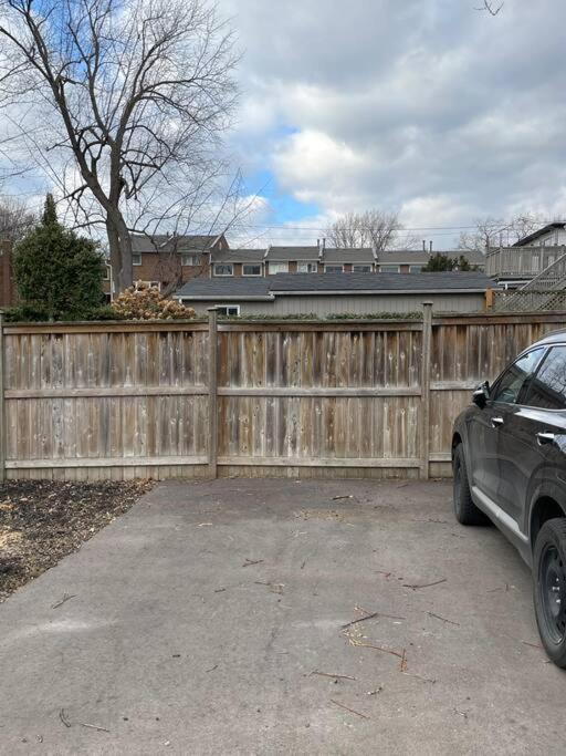 Modern Apartment Close To The Beach With Parking トロント エクステリア 写真